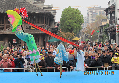 2014年海城高跷参加第十四届南京文化艺术节演出