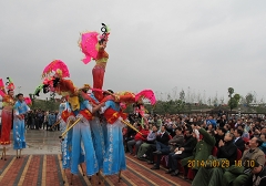 桂林2014年高跷参加中国蚌埠花鼓灯艺术节演出